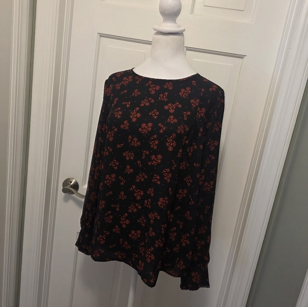 LOFT Black and Red Floral Ruffle Cuff Flowy Long Sleeve Blouse Size Medium